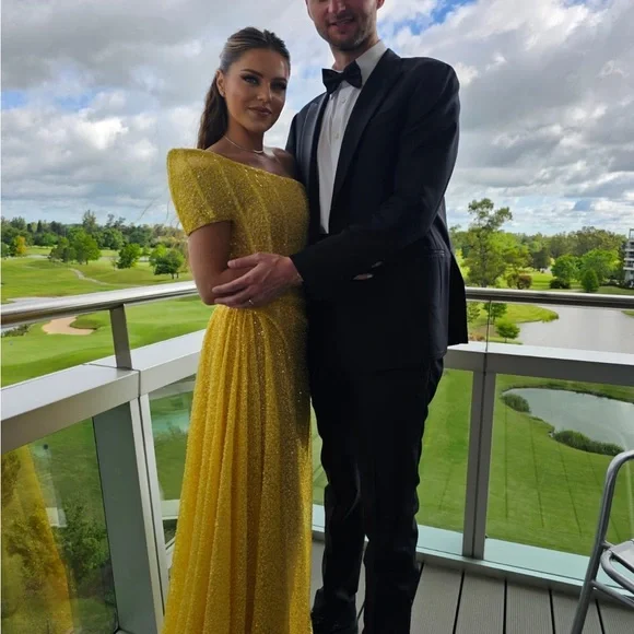 Elegant Yellow Evening Gown - Picture 4 of 5